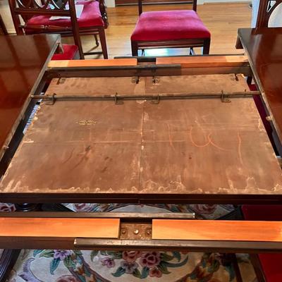 Antique Duncan Phyfe Style Dining Room Table + Chairs 62"x29"x42"