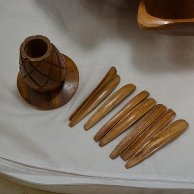 Monkey Pod Lotus Spinning Salad/Snack Bowl with Utensils