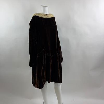 777 Vintage Antique Brown Velvet Coat Fur Collar
