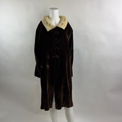 777 Vintage Antique Brown Velvet Coat Fur Collar
