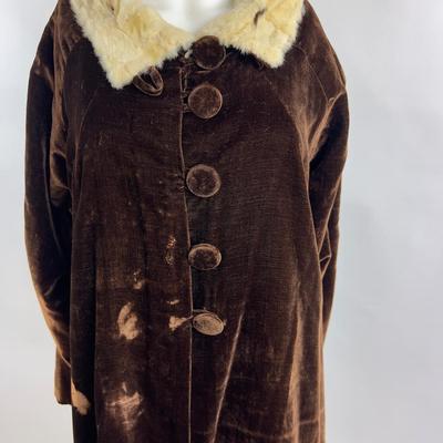 777 Vintage Antique Brown Velvet Coat Fur Collar