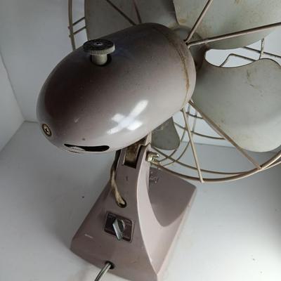 Vintage Montgomery Ward Metal RETRO tabletop oscillating fan.