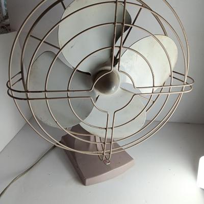 Vintage Montgomery Ward Metal RETRO tabletop oscillating fan.