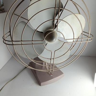 Vintage Montgomery Ward Metal RETRO tabletop oscillating fan.