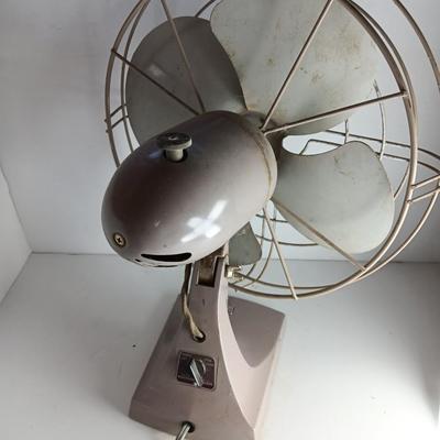Vintage Montgomery Ward Metal RETRO tabletop oscillating fan.