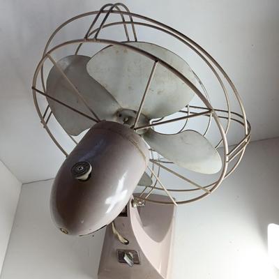 Vintage Montgomery Ward Metal RETRO tabletop oscillating fan.