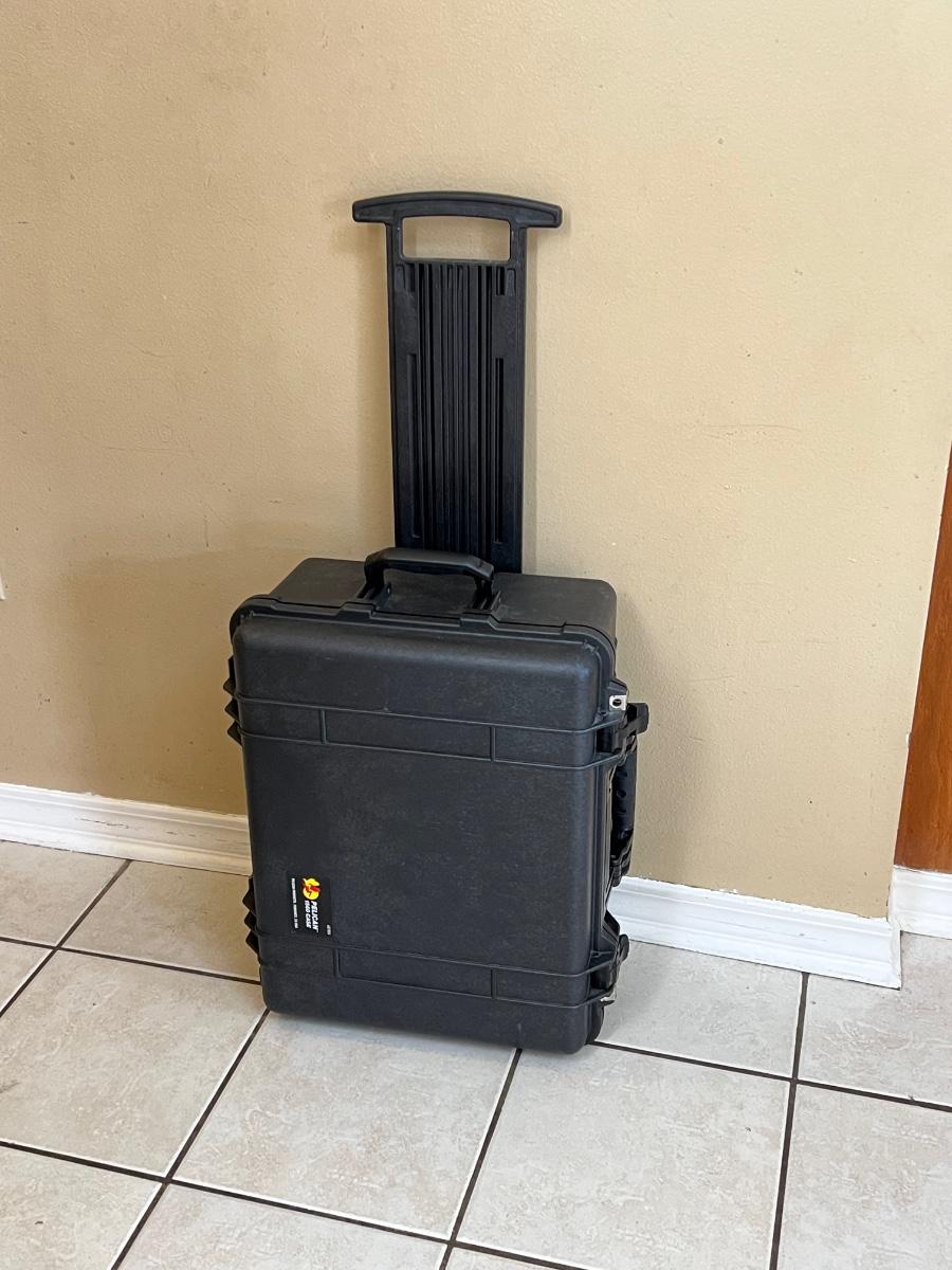 PELICAN ~ 1560 Hard Case | EstateSales.org