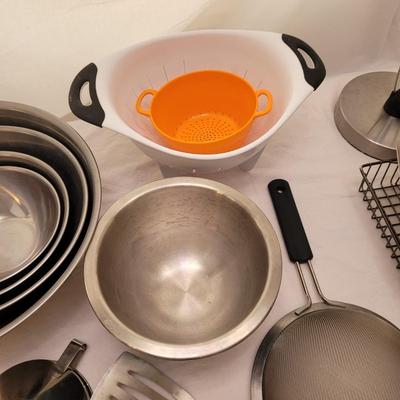 Large Assortment of Kitchen Tools and Gadgets (K-CE)