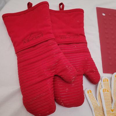 Large Assortment of Kitchen Tools and Gadgets (K-CE)