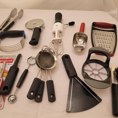 Large Assortment of Kitchen Tools and Gadgets (K-CE)