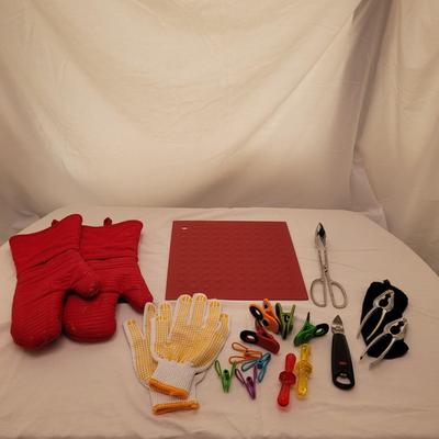 Large Assortment of Kitchen Tools and Gadgets (K-CE)