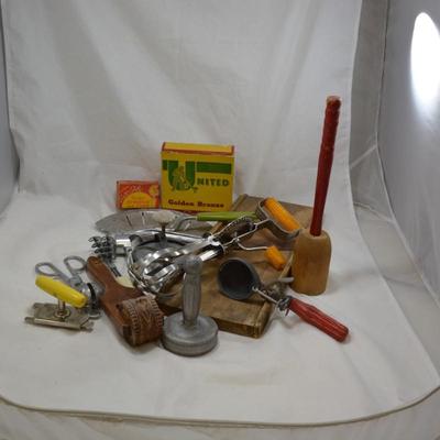 Lot of Vintage Kitchen Items