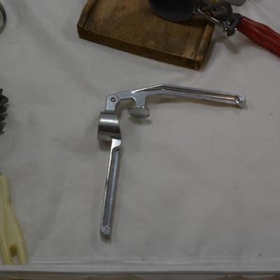 Lot of Vintage Kitchen Items