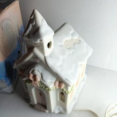Enesco Precious Moments Sugar Town Chapell / Church
