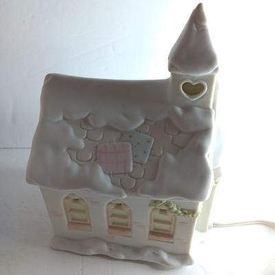 Enesco Precious Moments Sugar Town Chapell / Church