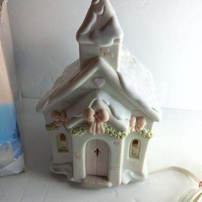 Enesco Precious Moments Sugar Town Chapell / Church