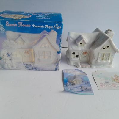 Enesco Precious Moments Collection " Sam's House" Porcelain night light Sugar Town