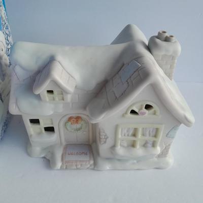 Enesco Precious Moments Collection " Sam's House" Porcelain night light Sugar Town