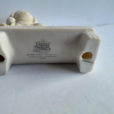 Enesco Precious Moments Collection Sugar Town Puppy and kitten on a bench