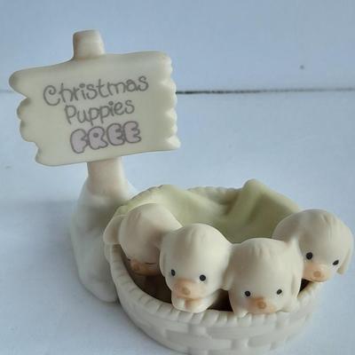 Enesco Precious Moments Collection Sugar Town Free Christmas Puppies Figurine