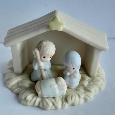 Enesco Precious Moments Collection Sugar Town Nativity Figurine