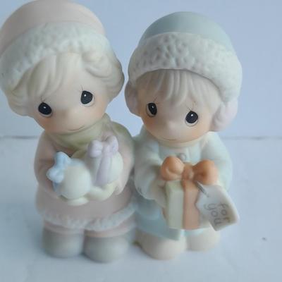 Enesco Precious Moments Collection Sugar Town Tammy and Debbie Bearing Gifts Figurine