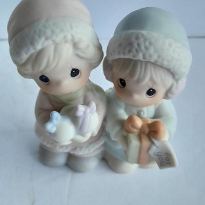 Enesco Precious Moments Collection Sugar Town Tammy and Debbie Bearing Gifts Figurine