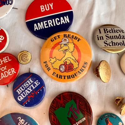Lot Vintage Pin Back Buttons