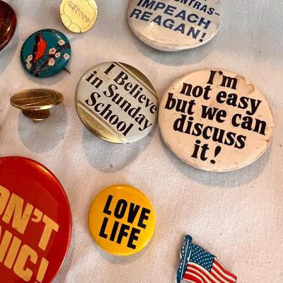 Lot Vintage Pin Back Buttons