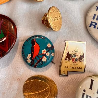 Lot Vintage Pin Back Buttons