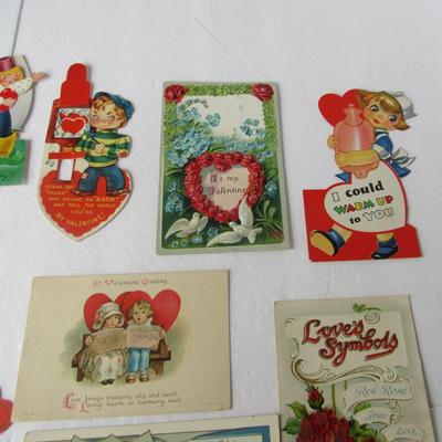 Lot 623:  Lot of Vintage Valentines and Valentine Post Cards