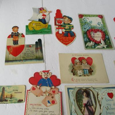 Lot 623:  Lot of Vintage Valentines and Valentine Post Cards