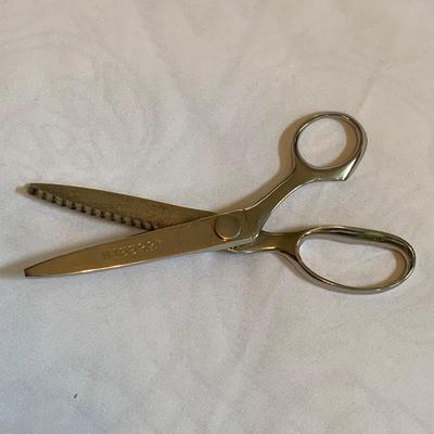 Wiss Pinking Shears, Velvet Fabric, & a Well-Stocked Sewing Kit (GB-HS)