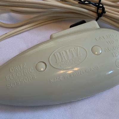 Wiss Pinking Shears, Velvet Fabric, & a Well-Stocked Sewing Kit (GB-HS)