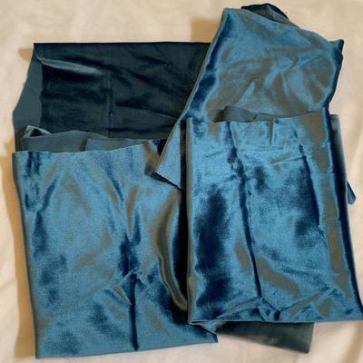 Wiss Pinking Shears, Velvet Fabric, & a Well-Stocked Sewing Kit (GB-HS)