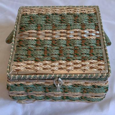 Wiss Pinking Shears, Velvet Fabric, & a Well-Stocked Sewing Kit (GB-HS)