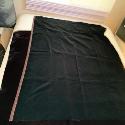 Wiss Pinking Shears, Velvet Fabric, & a Well-Stocked Sewing Kit (GB-HS)