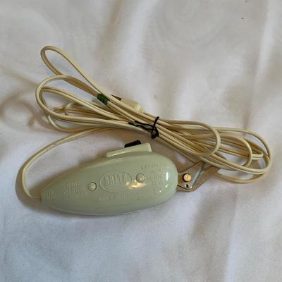 Wiss Pinking Shears, Velvet Fabric, & a Well-Stocked Sewing Kit (GB-HS)