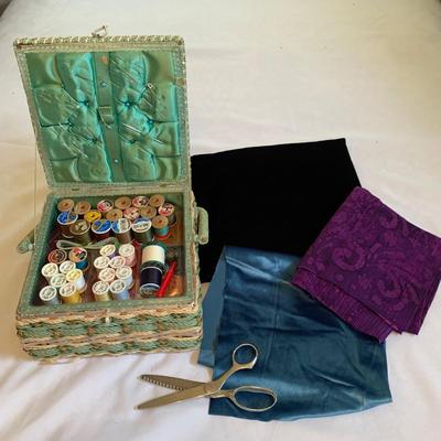 Wiss Pinking Shears, Velvet Fabric, & a Well-Stocked Sewing Kit (GB-HS)