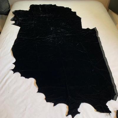 Wiss Pinking Shears, Velvet Fabric, & a Well-Stocked Sewing Kit (GB-HS)