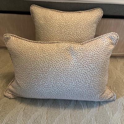 Accent Pillows & Throw (BR2-MG)