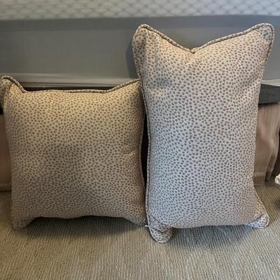 Accent Pillows & Throw (BR2-MG)