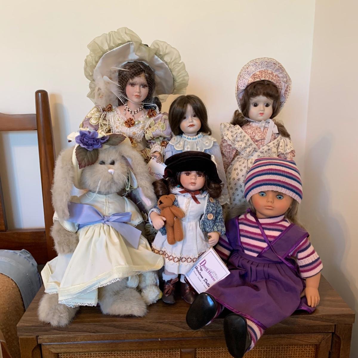 Duck house porcelain dolls deals