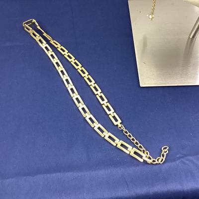 813 Gold Tone Pearl Chain Belt Lot