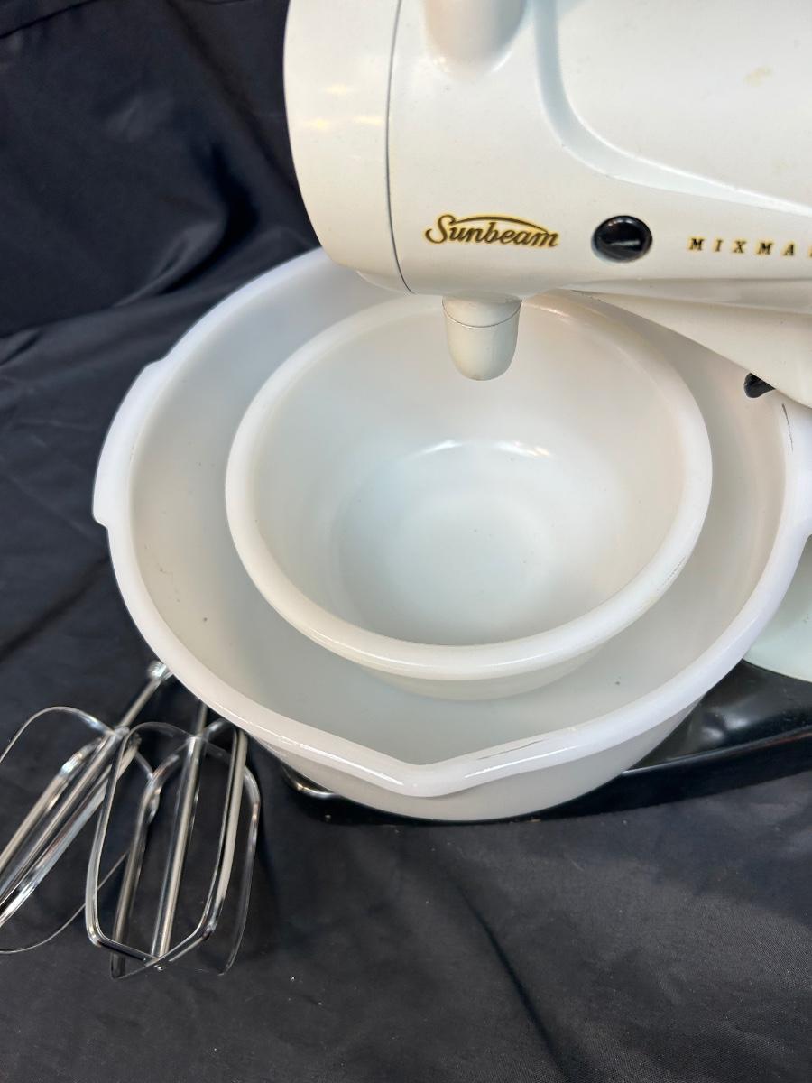 Sold at Auction: VINTAGE SUNBEAM MIXMASTER STAND MIXER W/ 2-BOWLS