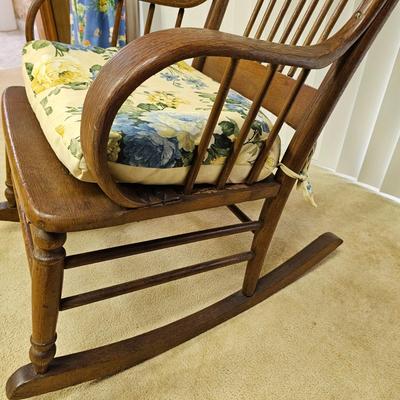 Vintage Carved Oak Rocking Chair  (BO-JS)