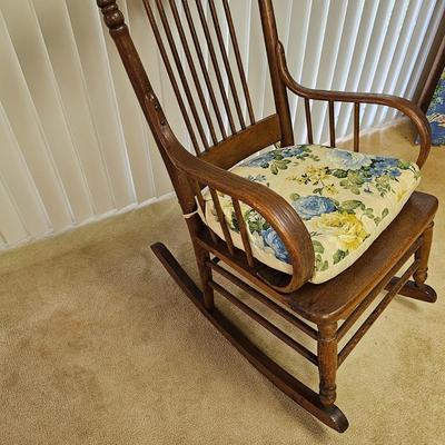 Vintage Carved Oak Rocking Chair  (BO-JS)