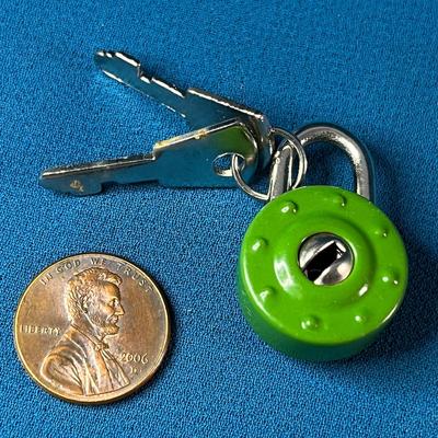 CUTE LITTLE GREEN PADLOCK WITH 2 KEYS 