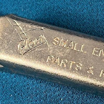 VINTAGE GLENâ€™S SMALL ENGINE PARTS & KITS BOTTLE / CAN OPENER KEY CHAIN