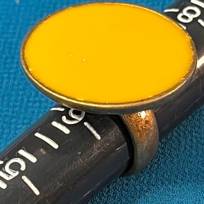 COOL ENAMELED MUSTARD COLORED ROUND BRONZE RING